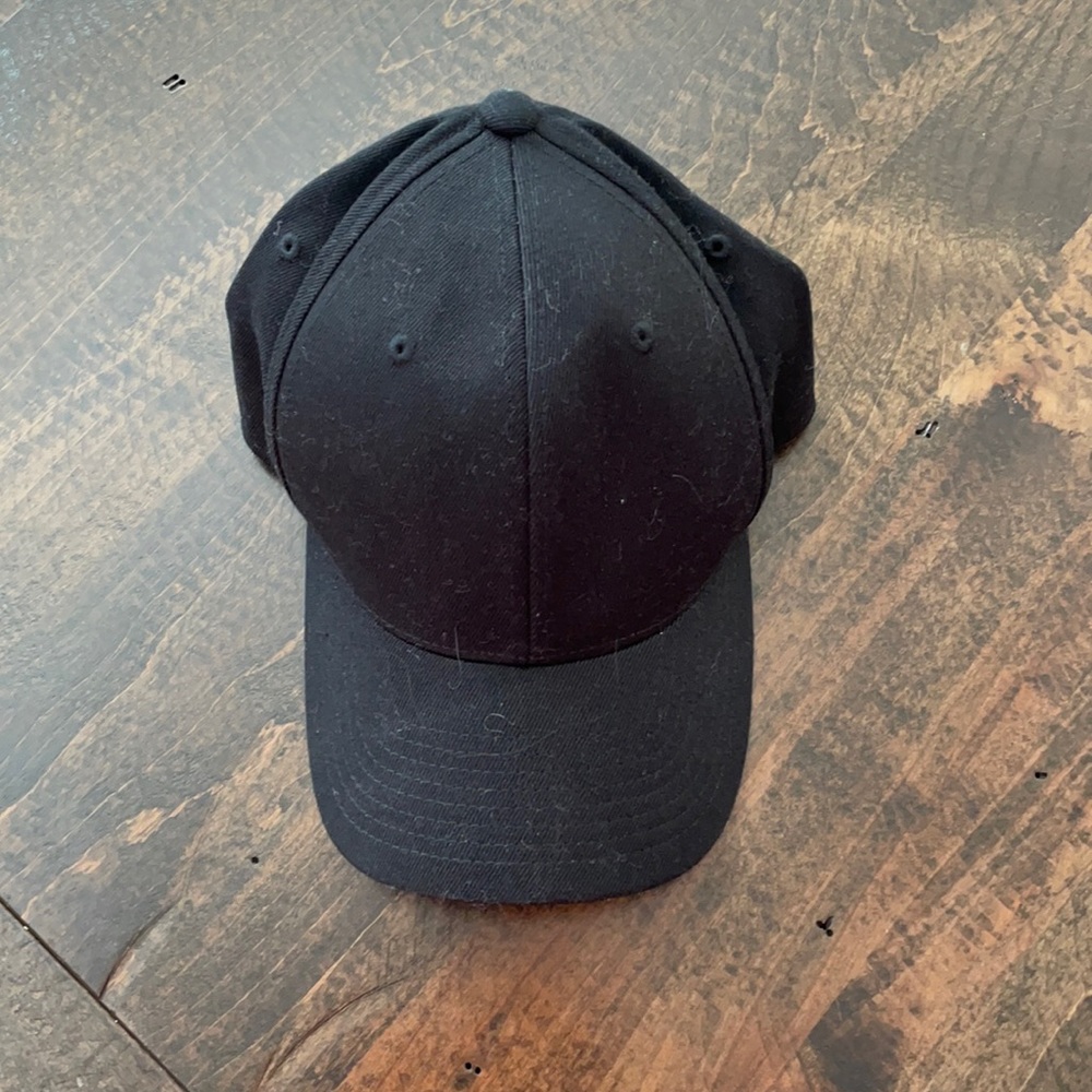 Black baseball cap